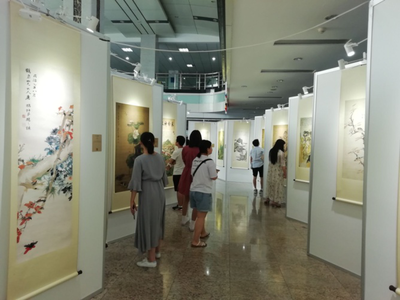 我校图书馆举办“智慧艺术进校园”--中外名画展活动