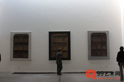 杨柳个展今日在北京现在画廊开幕