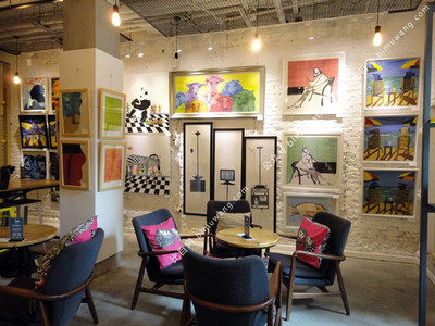 这奇葩地儿到底是书店、咖啡、餐厅还是画廊？